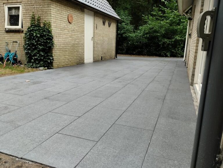 nieuw tuinterras aangelegd